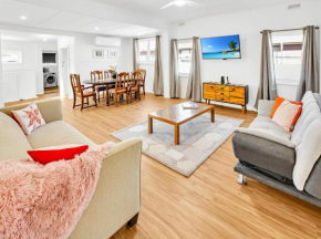 Camellia Cottage on Church, Lakes Entrance